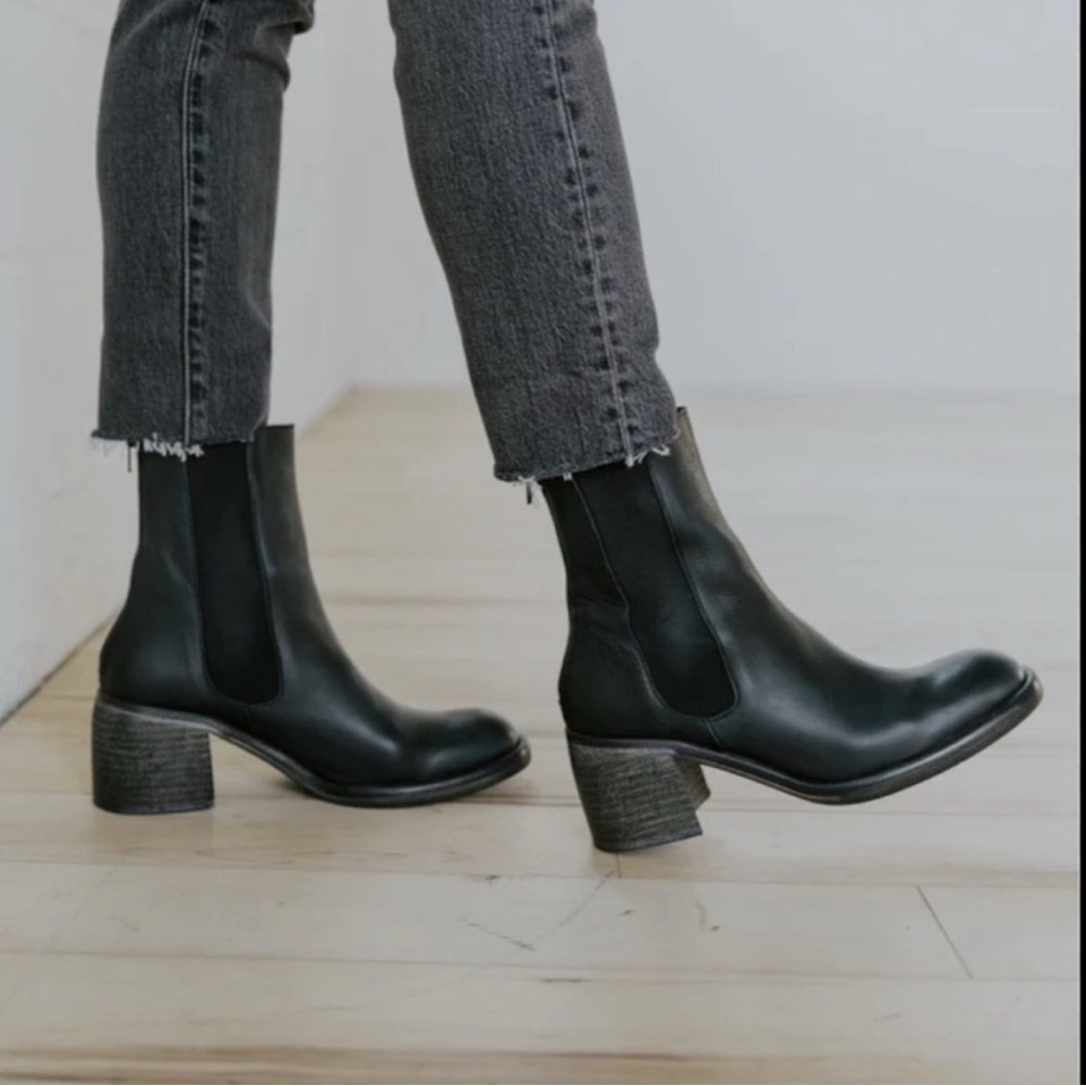 Free People Black Leather Essential Chelsea Boots Size 38
